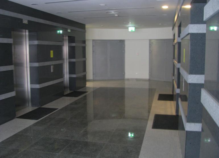 На Бережковской: Вид главного лифтового холла